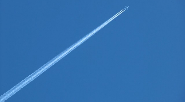 Scie degli aeroplani più pericolose della CO2 per il global warming