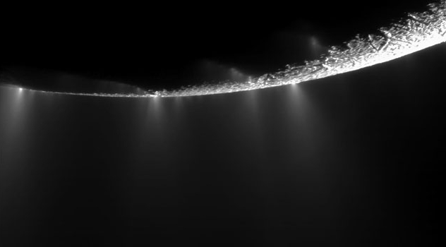 C'e' un oceano salato sotto Encelado: lo confermano NASA ed ESA