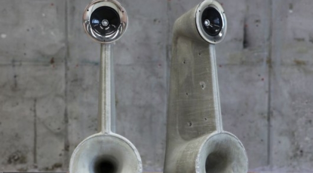 Lo stano caso delle casse acustiche di cemento