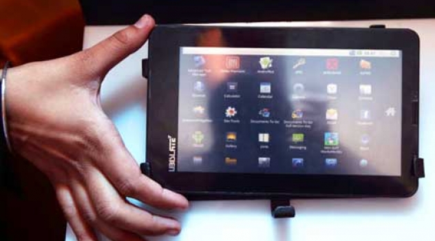 Aakash, il tablet indiano da 34 euro