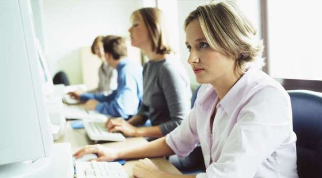 Cancro, a rischio chi trascorre troppo tempo seduto